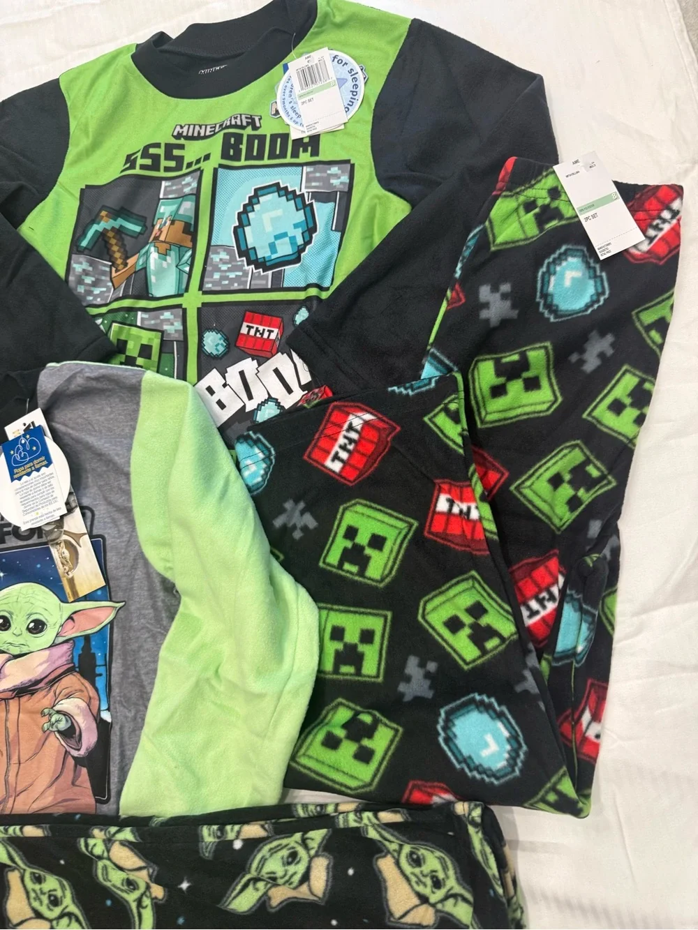 New boys Sz 8 Star Wars Baby Yoda Green & Gray Long-Sleeve Top bundle